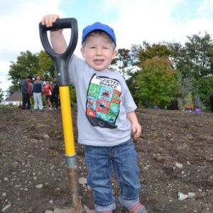 Young boy holding a shovel at a tree planting event(© 2016 Darby McGrath)
