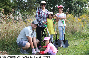 © 2018 Anna Cianni Family with young tree(© 2018 Anna Cianni / snapd Aurora)