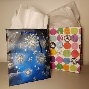 Two gift bags(© 2019 Daniela Serodio / LEAF)