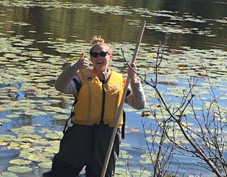© 2021 Larissa Wallisch Larissa benthos sampling