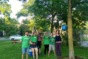 Volunteers posing for picture after mulching event. (© 2019 Erin MacDonald LEAF)