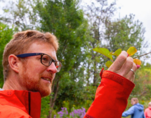 © 2025 Isaac Lee / LEAF A volunteer participating at a LEAF Tree Tour event
