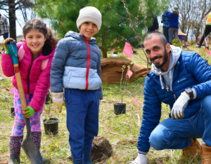 Participants at a LEAF community planting event 