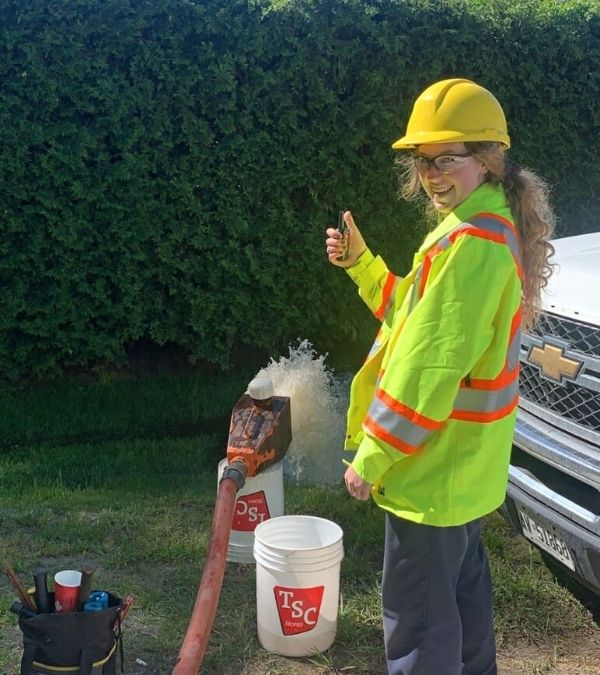 Larissa hydrant flushing(© 2021 Larissa Wallisch)