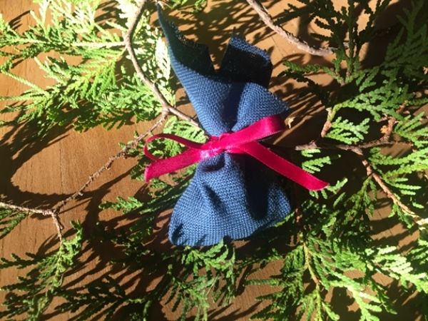 Winter pocket sachet (© 2021 Sarah Halonen / LEAF)