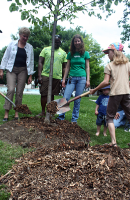 Planting trees with Councillor Paula Fletcher, Janet Mckay of LEAF and friends of Leslieville